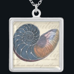 Romantic Seashell Zilver Vergulden Ketting<br><div class="desc">Woon je ver van het strand? Geen probleem! Haal dit romantische schilderij, zodat je jezelf kunt afbeeldingen op een vreedzaam strand op een zonnige dag. Dit kunstwerk romantiseert het zee en de kleine golven die je zullen laten vrezen voor een bezoek aan het strand. Haal dit omgevormde paneel op uw...</div>