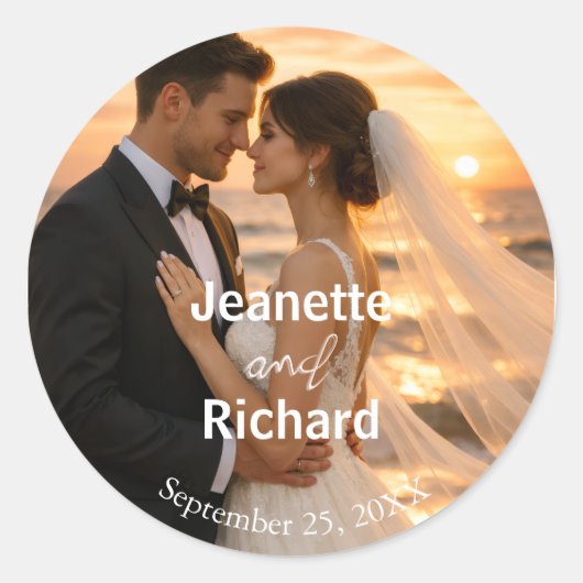 Romantic Sunset Beach Bride and Groom Wedding  Ronde Sticker (Voorkant)