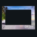Romantic Tropical Island Beach Sunset Magnetisch Fotolijstje<br><div class="desc">Romantisch Tropical Island Beach Sunset Magnetisch Afbeelding Lijst met een romantische zonsondergang op een verlaten strand - de perfecte plek voor u om samen te verdwalen! Voeg eenvoudig jouw namen of andere gegevens toe voor een geweldig cadeau!</div>