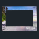 Romantic Tropical Island Beach Sunset Magnetisch Fotolijstje<br><div class="desc">Romantisch Tropical Island Beach Sunset Magnetisch Afbeelding Lijst met een romantische zonsondergang op een verlaten strand - de perfecte plek voor u om samen te verdwalen! Voeg eenvoudig jouw namen of andere gegevens toe voor een geweldig cadeau!</div>