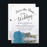 Romantic Turquoise Blue Roos Wedding Save the Date Aankondigingskaart<br><div class="desc">Deze mooie briefkaarten zijn een geweldige manier om je vrienden en familie te laten weten dat ze de datum voor je aanstaande bruiloft kunnen redden. Het ontwerp is voorzien van een prachtig lang gesteenteld hemelblauw, turquoise of azuurgekleurd roos dat op zijn kant staat en dat in een zwembad met golven...</div>