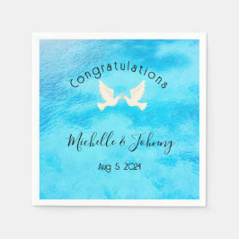 Romantic - twee duven met een roze hart op blauw servet