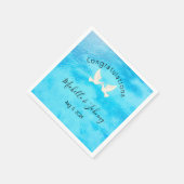 Romantic - twee duven met een roze hart op blauw servet (Hoek)