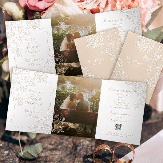 Romantic Wedding Peonies Delicate Ivory White Drieluik Uitnodiging