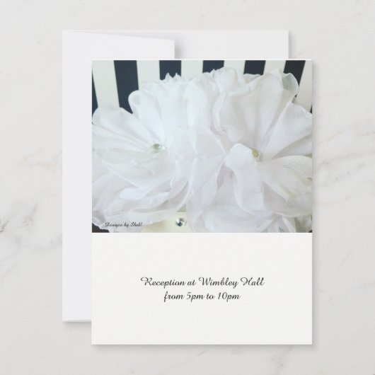 Romantic White Floral Wedding Invitation Kaart (Achterkant)
