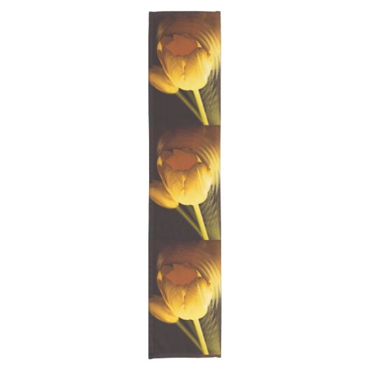 Romantic Yellow Tulip Korte Tafelloper (Voorkant)