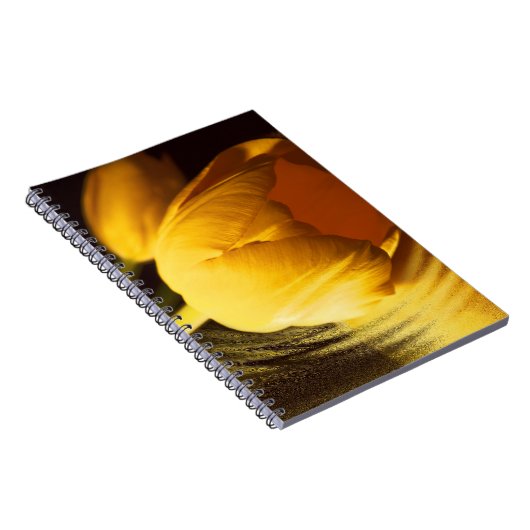 Romantic Yellow Tulip Notitieboek (Rechterzijde)