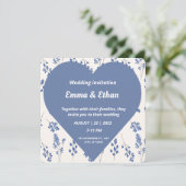 Romantisch Blauw Bloemen Hart Huwelijksuitnodiging Kaart (Staand voorkant)