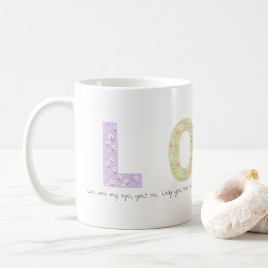 Romantisch bloemig LOVE initiaal acrostisch ontwer Koffiemok (Met donut)