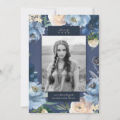 Romantisch Dusty Blue Floral Afstuderen Foto Aankondiging (Voorkant)
