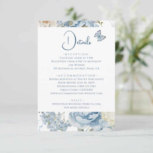 Romantisch Dusty Blue Floral Details Huwelijk Informatiekaartje (Staand voorkant)