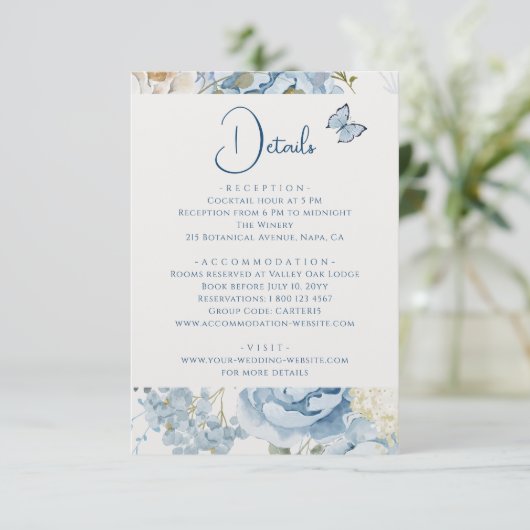Romantisch Dusty Blue Floral Details Huwelijk Informatiekaartje (Staand voorkant)