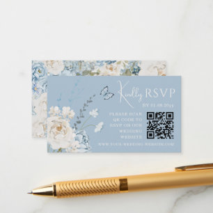 Romantisch Dusty Blue Floral Wedding RSVP QR Code Informatiekaartje