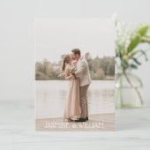 Romantisch Elegant Paar Foto Huwelijksuitnodiging Kaart (Staand voorkant)