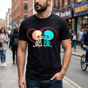 Romantisch geraamte stel dat zoent in roze hart t-shirt
