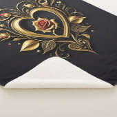 Romantisch gouden hart met een bloeiende rode roos sherpa deken (3/4)