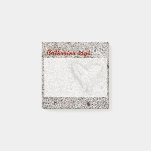 Romantisch hart in zand met aangepaste tekst post-it® notes (Voorkant)