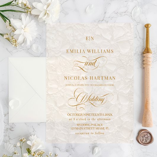 Romantisch ivoor monogram bloemenbruiloft acryl uitnodigingen