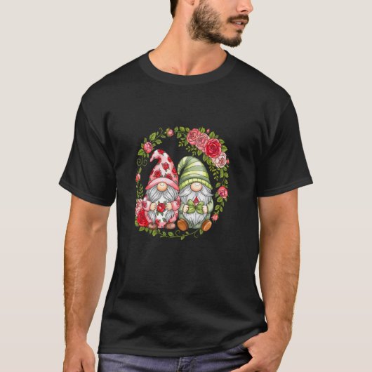 Romantisch Kabouter Koppel Omringd Door Rozen T-shirt (Voorkant)