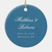 Romantisch Klassiek Blauw Monogram Crest Bruiloft Keramisch Ornament (Achterkant)