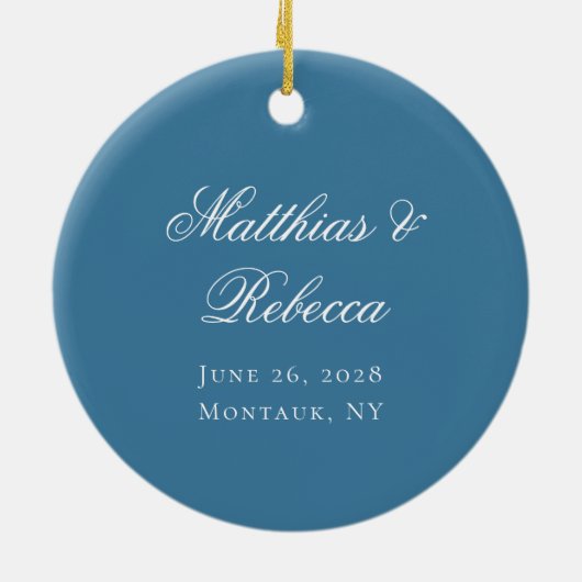 Romantisch Klassiek Blauw Monogram Crest Bruiloft Keramisch Ornament (Achterkant)