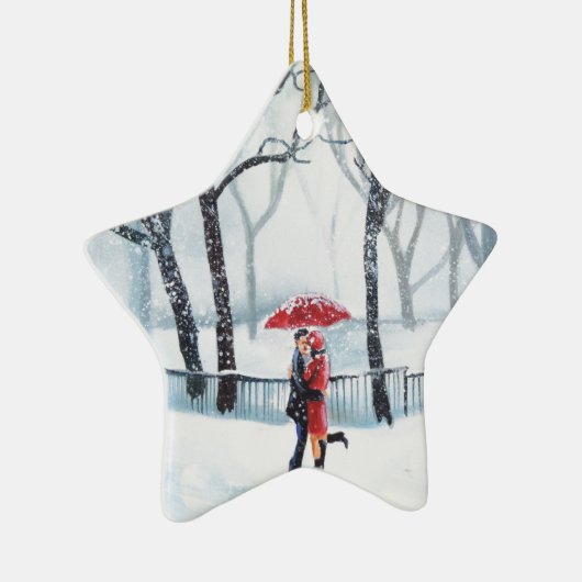 Romantisch koppel danst op sneeuwrode paraplu keramisch ornament (Rechts)