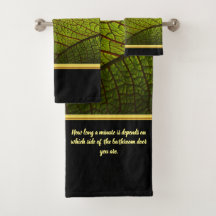 Romantisch modern met een zwarte badkuip met goude