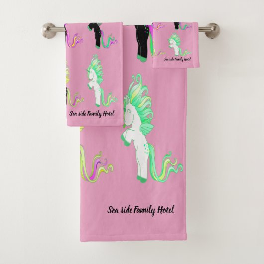 Romantisch modern Schattige Eenhoorn monogram Bad Handdoek (Insitu)