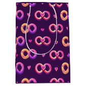 Romantisch naadloos patroon met harten en bruiloft medium cadeauzakje (Voorkant)