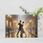 Romantisch paar dat in de regen danst feestdagenkaart (Staand voorkant)