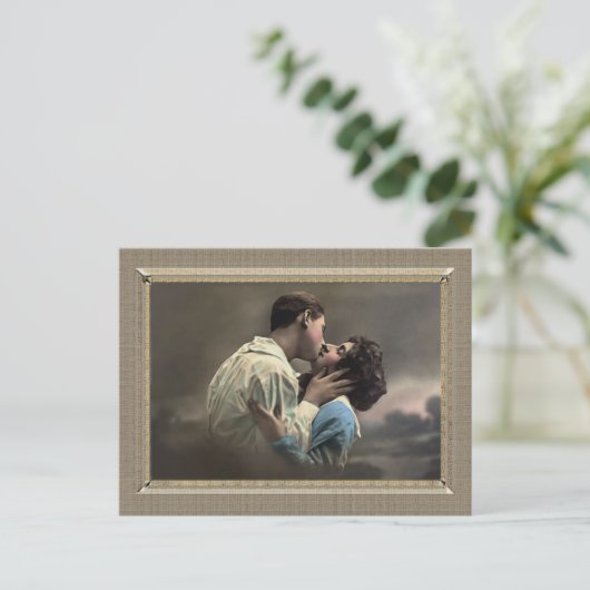 Romantisch paar - liefdevolle kus briefkaart (Staand voorkant)