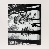 Romantisch paar omhelzen in silhouet bos scène legpuzzel (Verticaal)