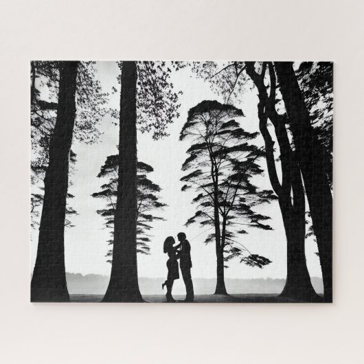 Romantisch paar omhelzen in silhouet bos scène legpuzzel (Horizontaal)
