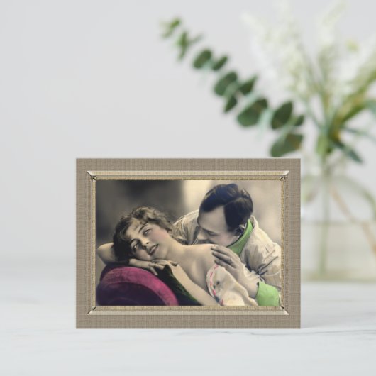 Romantisch paar - schouderkusjes briefkaart (Staand voorkant)