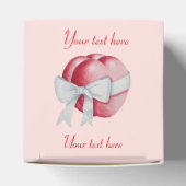 Romantisch rood hart gebonden aan witte lintboog bedankdoosjes (Bovenkant)