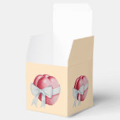 Romantisch rood hart gebonden aan witte lintboog bedankdoosjes (Geopend)