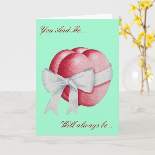 Romantisch rood hart gebonden aan witte lintboog kaart (Gele Bloem)