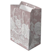 Romantisch Roos Blush Roze Witte Kant Bloemen Huwe Medium Cadeauzakje (Achterkant Gekanteld)