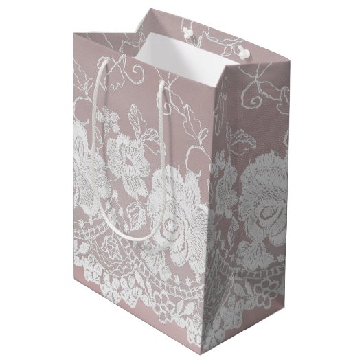 Romantisch Roos Blush Roze Witte Kant Bloemen Huwe Medium Cadeauzakje (Achterkant Gekanteld)