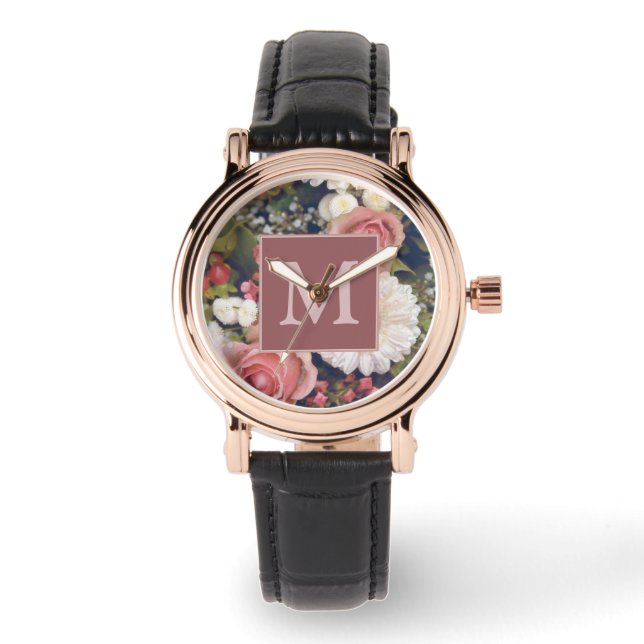 Romantisch roze rozen bloemboeket monogram horloge (Voorkant)