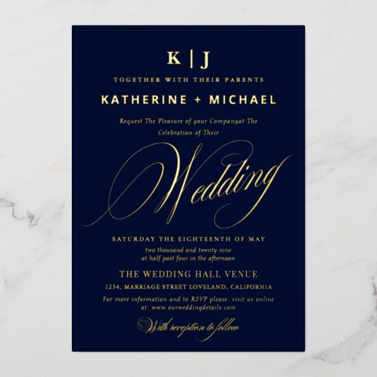 Romantisch Script Calligrafie Monogram Gold Weddin Folie Uitnodiging (Voorkant)