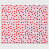 Romantisch speels rood hartpatroon pastel roze cadeaupapier (Vlak)