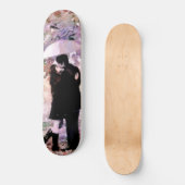 Romantisch stel verliefd op kussen in de regen persoonlijk skateboard (Voorkant)