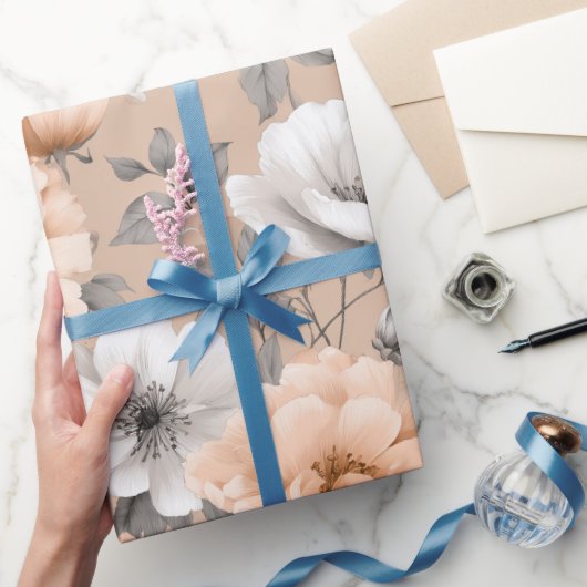 Romantisch zachte perzik bloem witte bloemmotief cadeaupapier (Geschenken)
