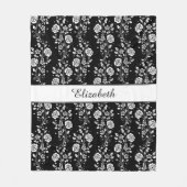 Romantisch zwart-wit bloemmotief naamprint fleece deken (Voorkant)