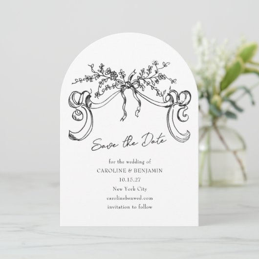 Romantisch Zwart Wit Wedding Arch Vorm Kaart (Staand voorkant)