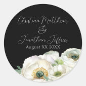 Romantische Aquarel Witte Ranunculus op Zwart Ronde Sticker (Voorkant)
