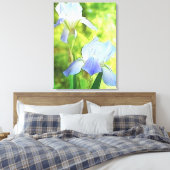 Romantische blauwe irissen canvas afdruk (Insitu (Slaapkamer))