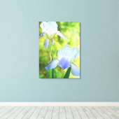 Romantische blauwe irissen canvas afdruk (Insitu (Houten vloer))