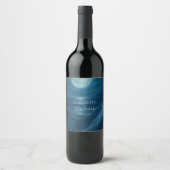 Romantische Blauwe Maanverlichte Strand Huwelijksn Wijn Etiket (Voorkant)